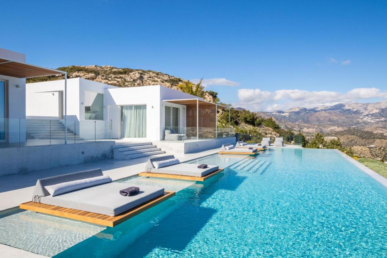 Istia Luxury Villas Cárpatos Exterior foto